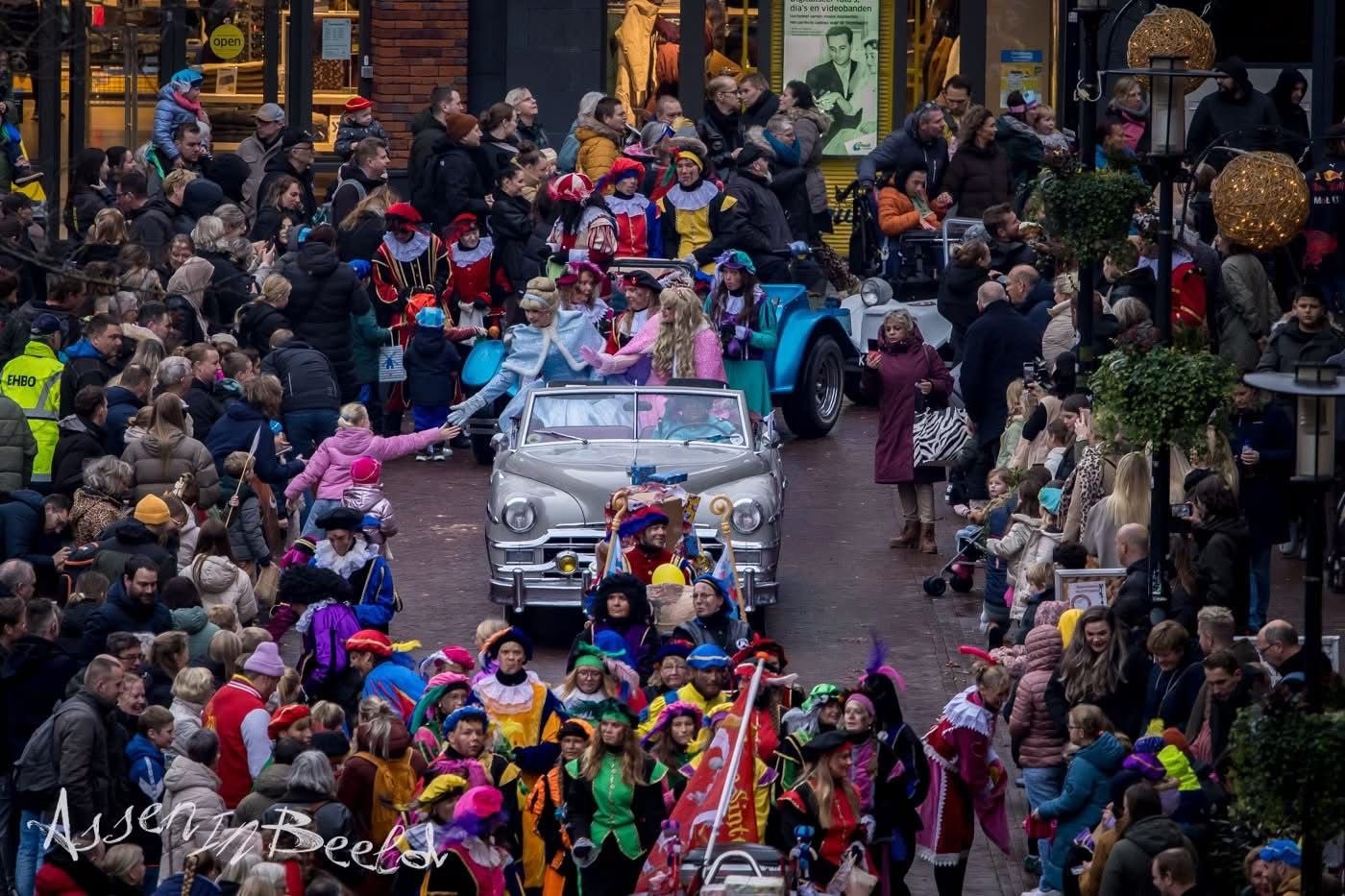 Prinsessen in de optocht door Assen
